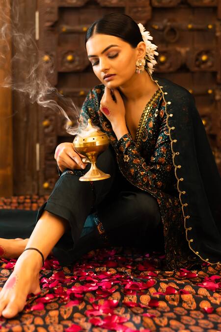 Vana Ethnics_Green Viscose, Satin And Organza Sequin, Ajrakh Print, Mirror & Kurta Pant Set _at_Aza_Fashions