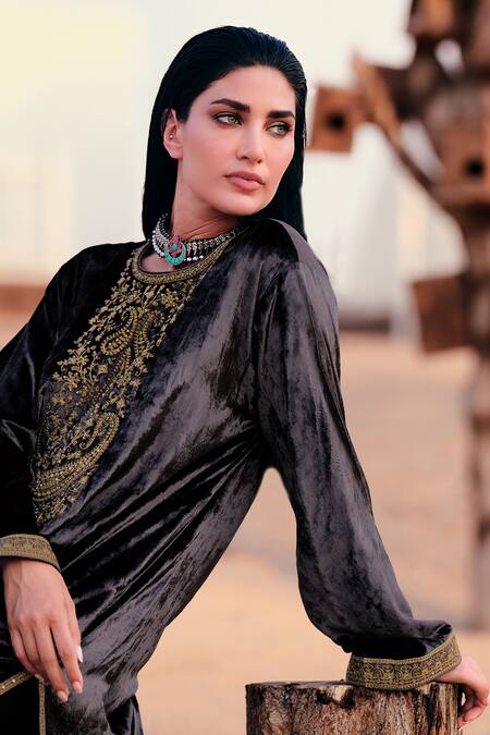 Label Varsha_Grey Pheran Velvet Embroidered Resham Thread Round Neck And Pant Set_Online_at_Aza_Fashions