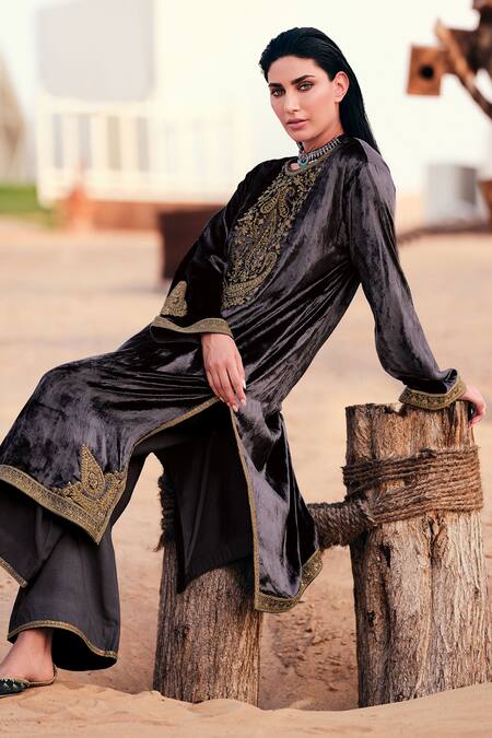 Buy_Label Varsha_Grey Pheran Velvet Embroidered Resham Thread Round Neck And Pant Set_Online_at_Aza_Fashions