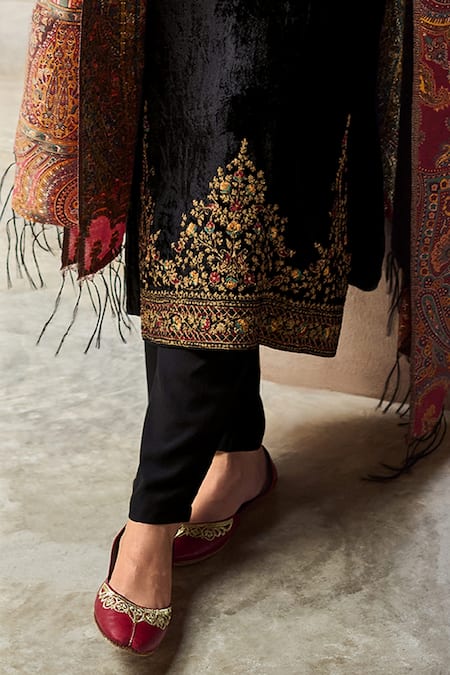 Buy_Label Varsha_Black Velvet, Viscose, Pashmina, Wool Embroidery, Tassels Round Kurta Pant Set_Online_at_Aza_Fashions