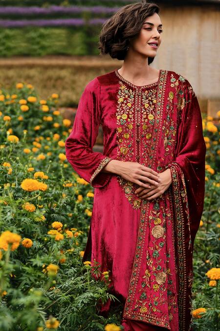 Buy_Label Varsha_Red Velvet, Pashmina Embroidery, Tassels Round Neck Floral Packet Kurta Set_Online_at_Aza_Fashions