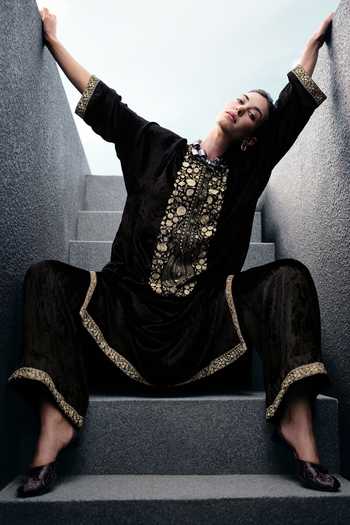 Buy_Label Varsha_Black Velvet Embroidered Thread Round Floral Bodice Pheran And Pant Set_Online_at_Aza_Fashions