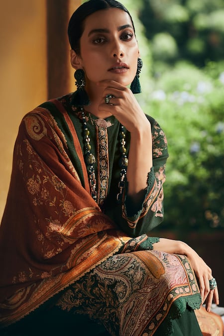 Buy_Label Varsha_Green Viscose Pashmina Printed Digital Mandarin Collar Paisley Overlap Kurta Set_Online_at_Aza_Fashions