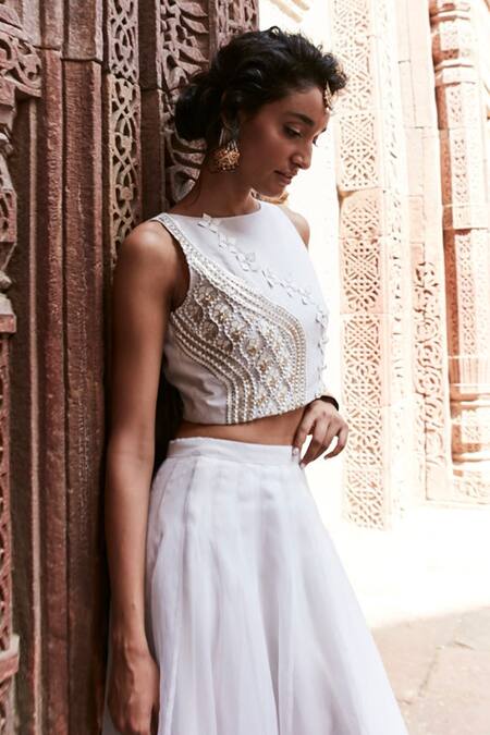 Tisha Saksena_Ivory Handloom Cotton Embroidery Boat Floral Geometric Crop Top And Skirt Set _Online_at_Aza_Fashions