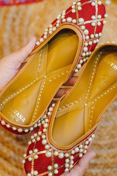 Cilwana Studio_Maroon Embroidered Pearl Juttis _Online_at_Aza_Fashions
