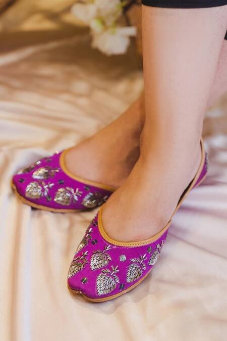 Cilwana Studio Purple Embroidered Cutdana Juttis Online at Aza Fashions Cilwana Studio_Purple Embroidered Cutdana Juttis _Online_at_Aza_Fashions