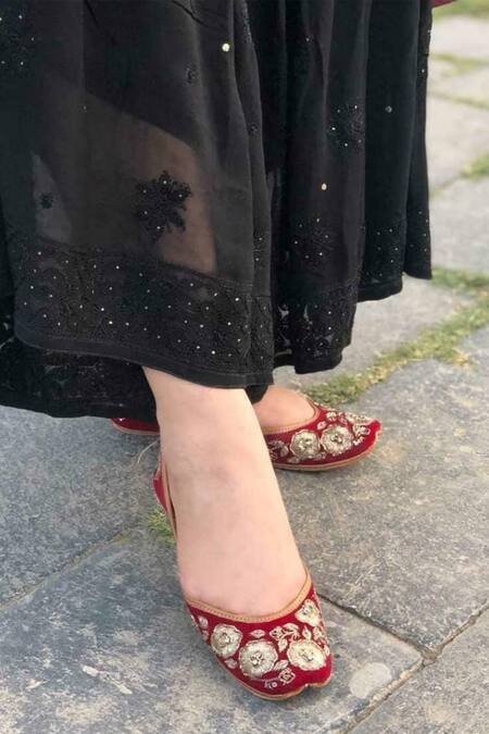 Cilwana Studio_Maroon Dabka Floral Embroidered Juttis _Online_at_Aza_Fashions