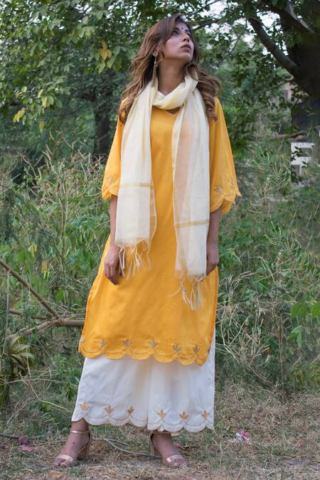 Buy_The Home Affair_Yellow Cotton, Silk Gota Patti V-neck Work Scalloped Hem Kurta Palazzo Set _Online_at_Aza_Fashions