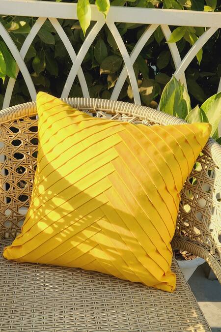 Buy_Throwpillow_Yellow Blend Of Cotton And Polyester Pleated Cushion Pillowcase