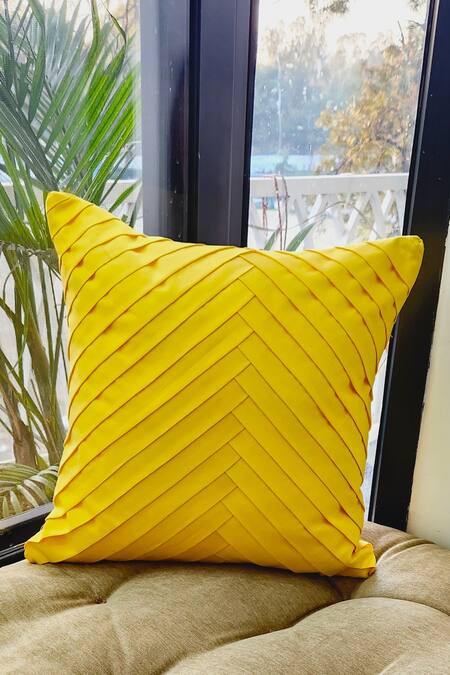 Shop_Throwpillow_Yellow Blend Of Cotton And Polyester Pleated Cushion Pillowcase