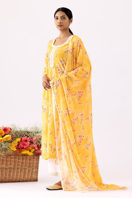 Abbaran_Yellow Cotton Lace Round Neck Flower Block Print Kurta Set _Online_at_Aza_Fashions