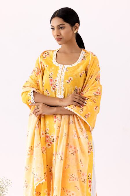 Buy_Abbaran_Yellow Cotton Lace Round Neck Flower Block Print Kurta Set _Online_at_Aza_Fashions