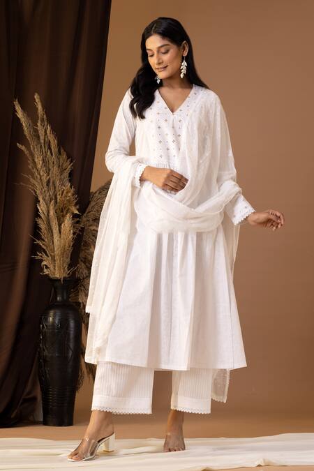 Buy_Abbaran_White Cotton Sequins, Lace V-neck Bloom Pattern Kurta Palazzo Set _Online_at_Aza_Fashions