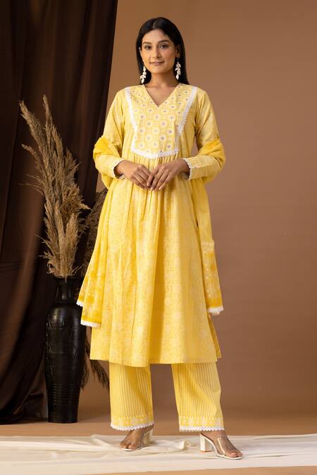 Abbaran_Yellow Cotton Lace, Sequins V-neck Bloom Print Kurta Palazzo Set _Online_at_Aza_Fashions