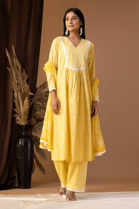 Buy_Abbaran_Yellow Cotton Lace, Sequins V-neck Bloom Print Kurta Palazzo Set _Online_at_Aza_Fashions