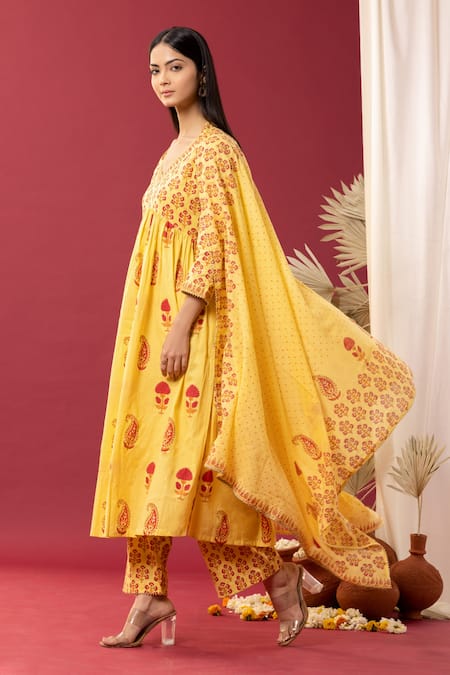 Buy Abbaran Yellow Cotton Lace, Smocking Floral And Paisley Block Print Anarkali Palazzo Set Online at Aza Fashions Buy_Abbaran_Yellow Cotton Lace, Smocking Floral And Paisley Block Print Anarkali Palazzo Set _Online_at_Aza_Fashions
