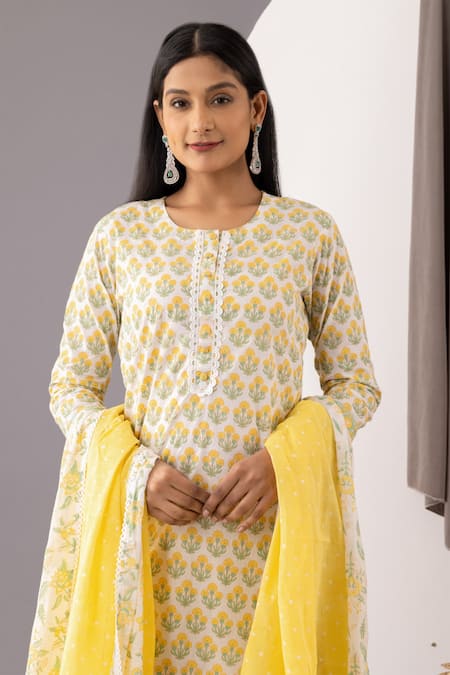 Abbaran_Yellow Cotton Embroidery Round Neck Flower Print Kurta Set _at_Aza_Fashions