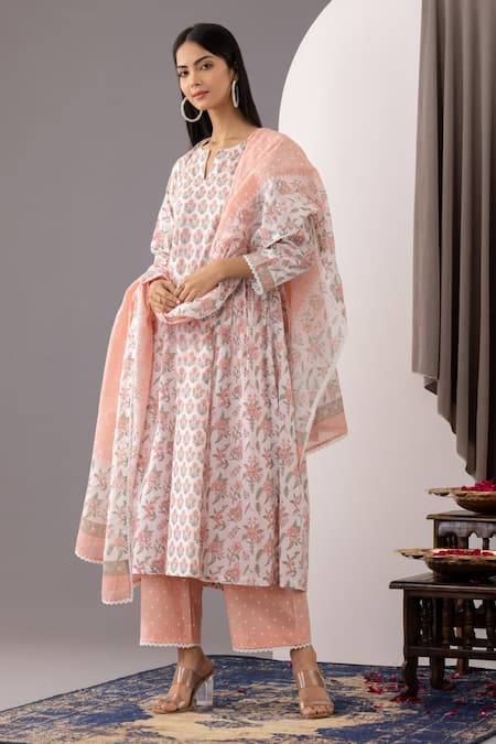 Buy_Abbaran_Pink Cotton Embroidery Split V-neck Kurta Set With Printed Dupatta _Online_at_Aza_Fashions