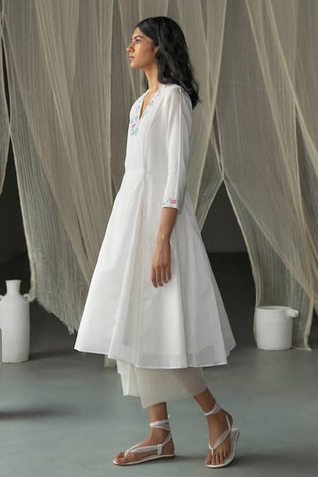 Buy_Zoon_Off White , Cotton, Organza Placed Aari Embellished Anarkali Pant Set _Online_at_Aza_Fashions