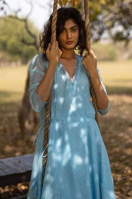 Buy Zoon Sky Blue Cotton, Kota Doria Embroidery V-neck Handblock Floral Kurta Set Online at Aza Fashions Buy_Zoon_Sky Blue Cotton, Kota Doria Embroidery V-neck Handblock Floral Kurta Set_Online_at_Aza_Fashions