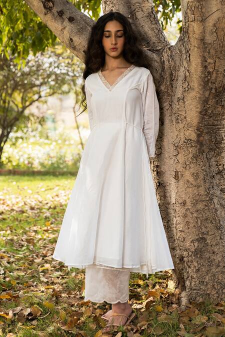 Buy Zoon Off White , Organza, Cotton Chanderi Flared Panelled Anarkali Pant Set Online at Aza Fashions Buy_Zoon_Off White , Organza, Cotton Chanderi Flared Panelled Anarkali Pant Set _Online_at_Aza_Fashions