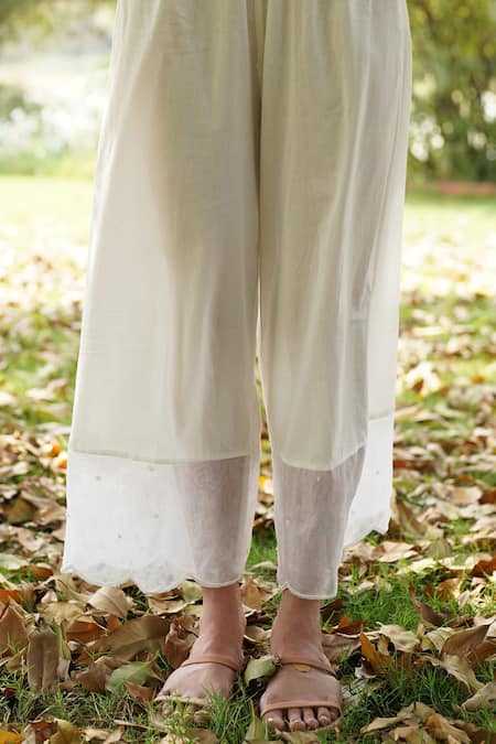 Buy Zoon Off White , Organza, Cotton Chanderi Flared Panelled Anarkali Pant Set Buy_Zoon_Off White , Organza, Cotton Chanderi Flared Panelled Anarkali Pant Set