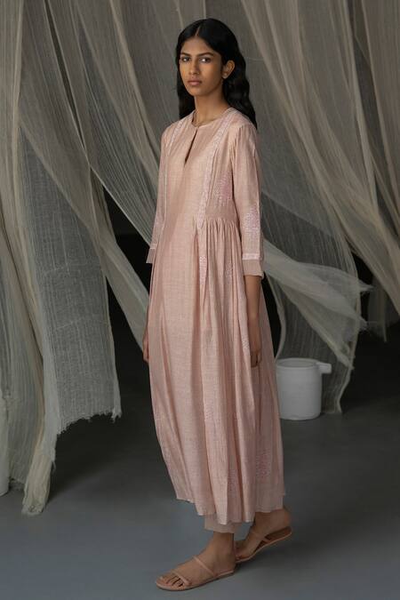 Zoon_Beige Cotton Embroidery Keyhole Neck Blooming Floral Print Kurta With Pant _Online_at_Aza_Fashions