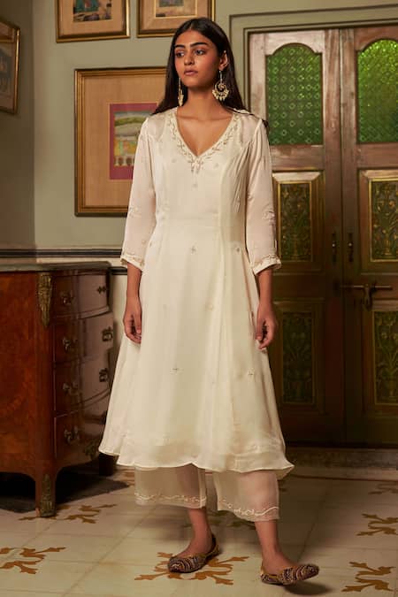 Zoon Off White Satin, Silk Organza, Cotton Embellished Anarkali Set With Dupatta Online at Aza Fashions Zoon_Off White Satin, Silk Organza, Cotton Embellished Anarkali Set With Dupatta _Online_at_Aza_Fashions