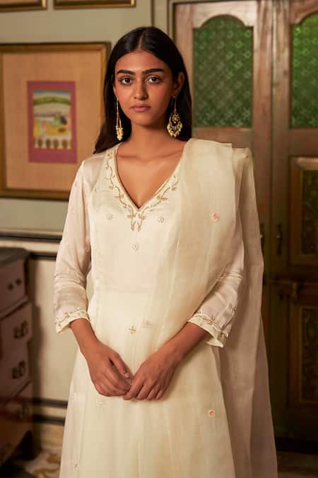 Buy Zoon Off White Satin, Silk Organza, Cotton Embellished Anarkali Set With Dupatta Online at Aza Fashions Buy_Zoon_Off White Satin, Silk Organza, Cotton Embellished Anarkali Set With Dupatta _Online_at_Aza_Fashions