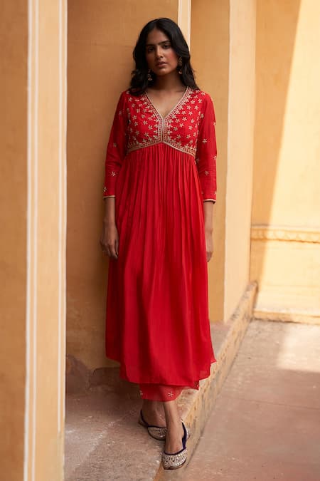 Zoon Red , Organza, Cotton Embroidery V-neck Aari Hand Anarkali Set Online at Aza Fashions Zoon_Red , Organza, Cotton Embroidery V-neck Aari Hand Anarkali Set _Online_at_Aza_Fashions