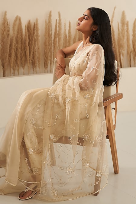 Buy_Zoon_Cream Georgette, Silk Organza Sequins, Embroidery Flower Hand Saree With Blouse _Online_at_Aza_Fashions