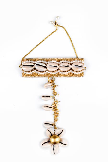 Kanyaadhan By Dhirajaayushi Shell Studded Haathphool 