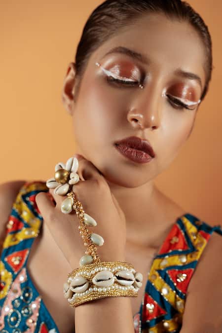 Kanyaadhan By Dhirajaayushi_White Beads Shell Studded Haathphool _Online_at_Aza_Fashions