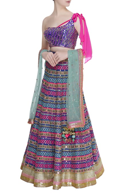 Avnni Kapur Banarasi Embroidered lehenga set 