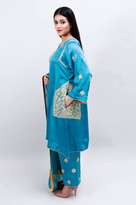 Daljit Sudan Blue German Satin And Georgette Tilla & Aari V Embroidered Phiran Kurta Pant Set Online at Aza Fashions Daljit Sudan_Blue German Satin And Georgette Tilla & Aari V Embroidered Phiran Kurta Pant Set _Online_at_Aza_Fashions