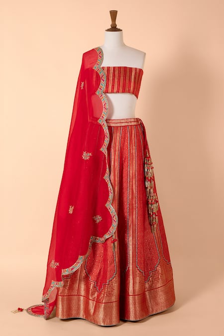 Zardoshi Bridal Lehenga in Velvet fabric and Maroon Colour – urbandulhaniya