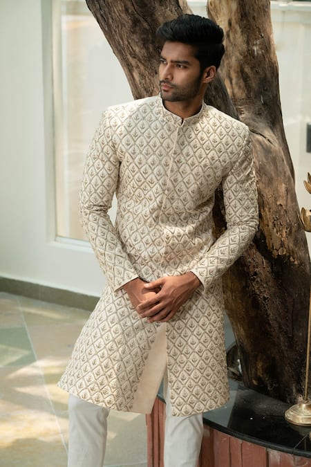 Varun Chakkilam Embroidered Silk Sherwani Set 