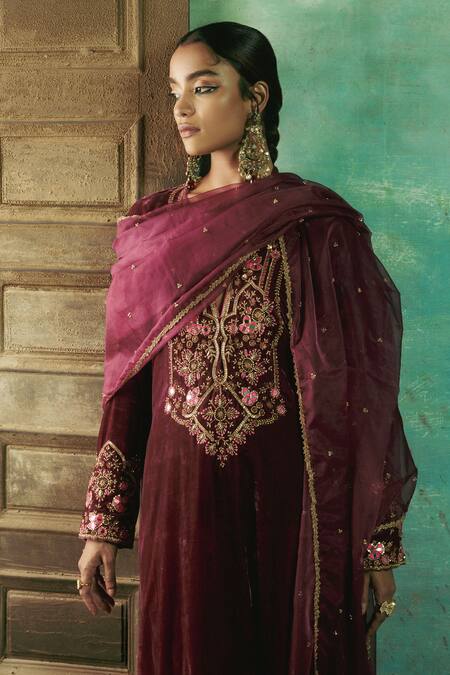Sureena Chowdhri_Maroon Amir Silk Velvet Kurta Churidar Set_Online_at_Aza_Fashions