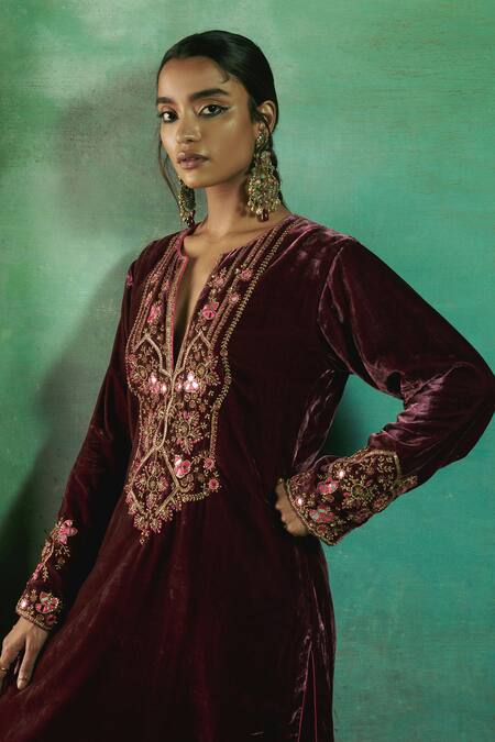 Buy_Sureena Chowdhri_Maroon Amir Silk Velvet Kurta Churidar Set_Online_at_Aza_Fashions