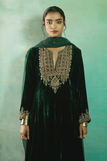 Shop_Sureena Chowdhri_Green Silk Velvet Aari, Beads And Sitara, Zari Notched Shab Kurta Salwar Set _at_Aza_Fashions
