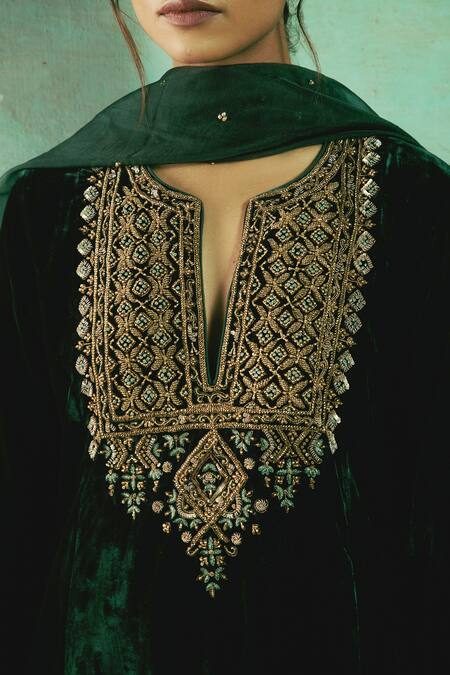 Buy_Sureena Chowdhri_Green Silk Velvet Aari, Beads And Sitara, Zari Notched Shab Kurta Salwar Set _Online_at_Aza_Fashions