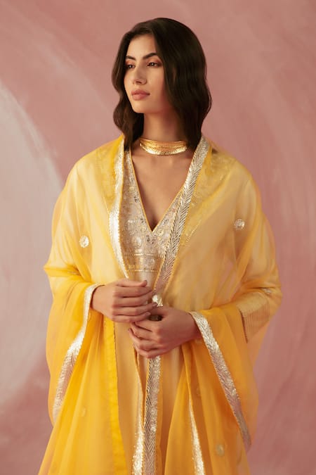 Buy_Sureena Chowdhri_White Silk Chanderi Gota Patti V Neck Kurta Pant Set _Online_at_Aza_Fashions