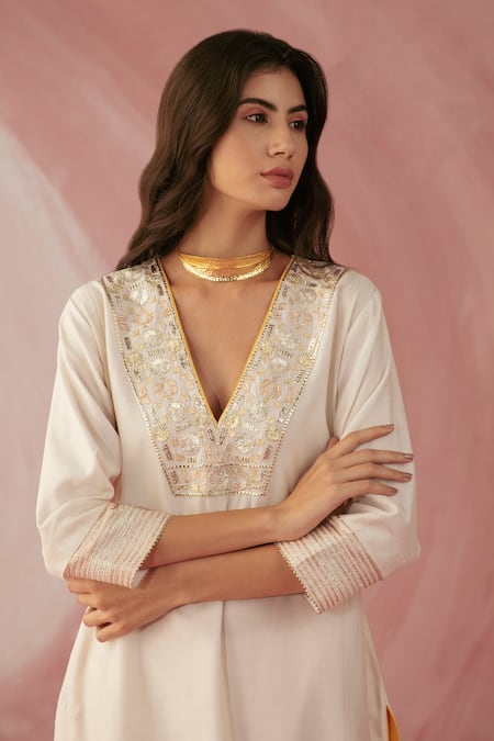 Sureena Chowdhri_White Silk Chanderi Gota Patti V Neck Kurta Pant Set _at_Aza_Fashions