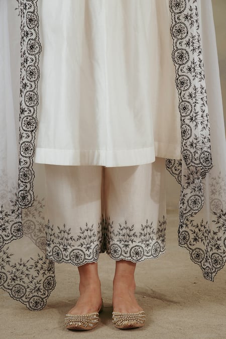 Sureena Chowdhri_White Silk Chanderi Thread Work V Neck Embroidered Anarkali Palazzo Set_at_Aza_Fashions