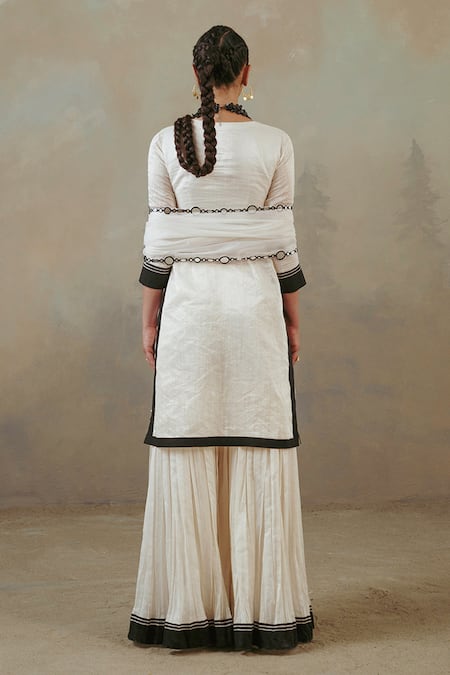 Shop Sureena Chowdhri White Tissue Embroidered Thread Work V Neck Contrast Hem Kurta Gharara Set at Aza Fashions Shop_Sureena Chowdhri_White Tissue Embroidered Thread Work V Neck Contrast Hem Kurta Gharara Set_at_Aza_Fashions