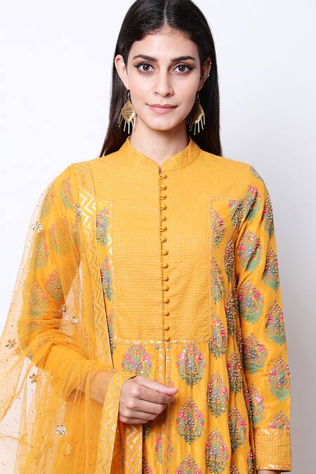 Buy Nikasha Yellow Band Collar Printed Kurta Set Online at Aza Fashions Buy_Nikasha_Yellow Band Collar Printed Kurta Set _Online_at_Aza_Fashions