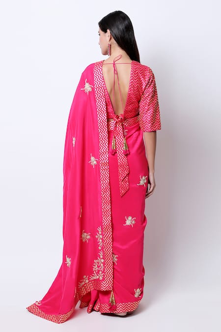 Shop_Nikasha_Coral Silk V Neck Embroidered Saree With Blouse _at_Aza_Fashions