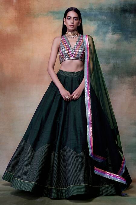 Vvani By Vani Vats_Green Raw Silk V Neck Embroidered Lehenga Set _Online_at_Aza_Fashions