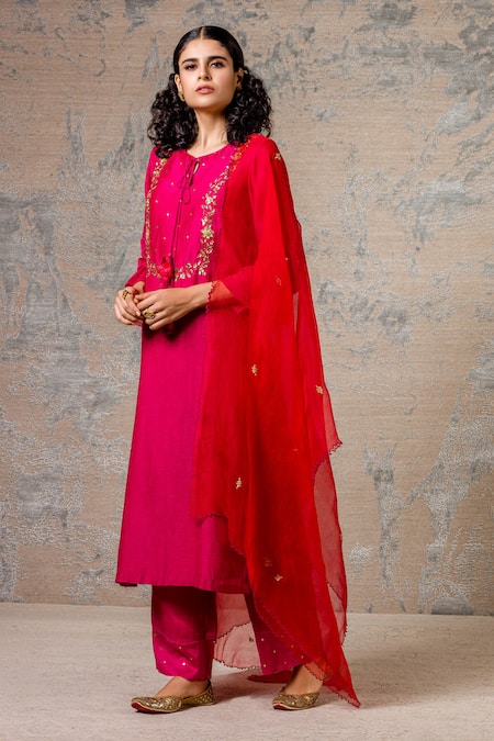 Devnaagri Chanderi Embroidered Kurta Set 