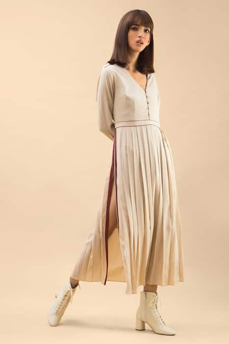 Chillosophy White European Crepe Band Collar Pleated A-line Dress  